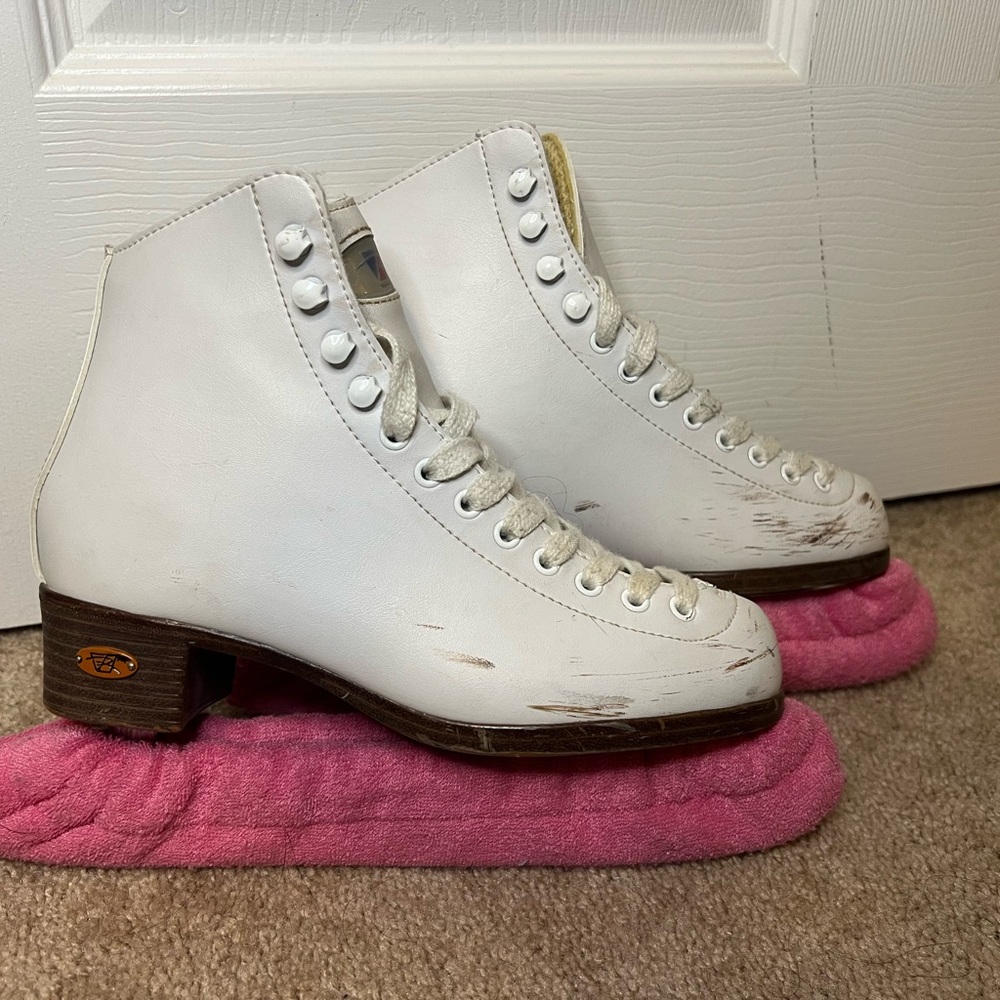 Riedell Youth Girls Ice Skates Size 4 White w/ Pink Blade Covers